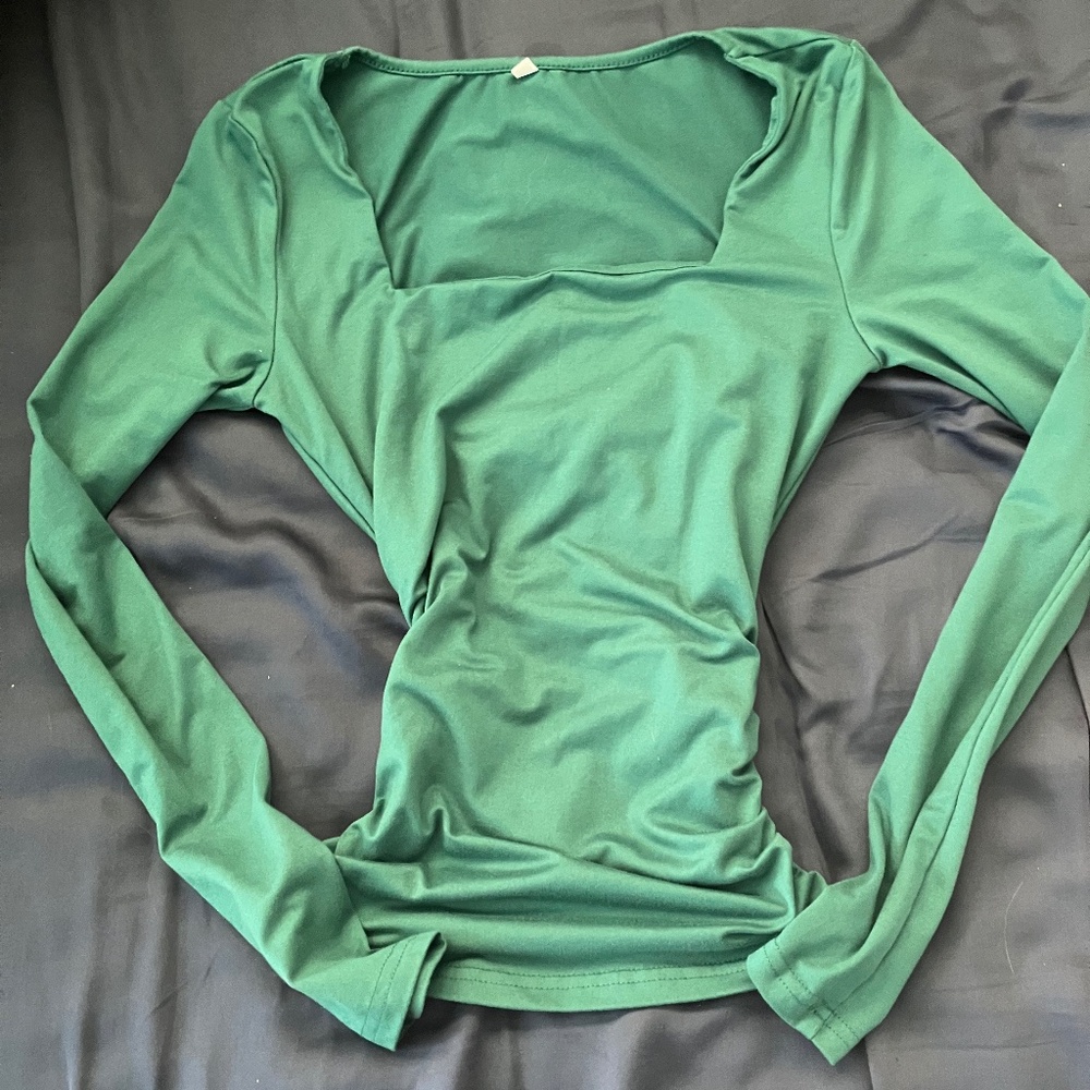 Green square neck long sleeve top